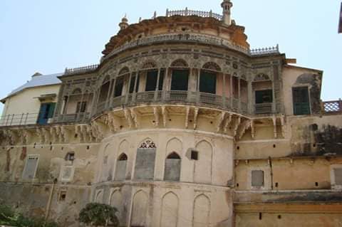 Ramnagar Fort Varanasi has great historical importance. It belongs to Bhumihar Brahmins Kings who liberated Kashi and near by districts from the clutches of Mughals. 
