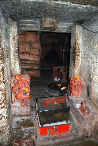 उज्जैन में राजा  भर्तृहरि भरथरी की गुफा- Raja Bhatrihari ki gufa Ujjain 